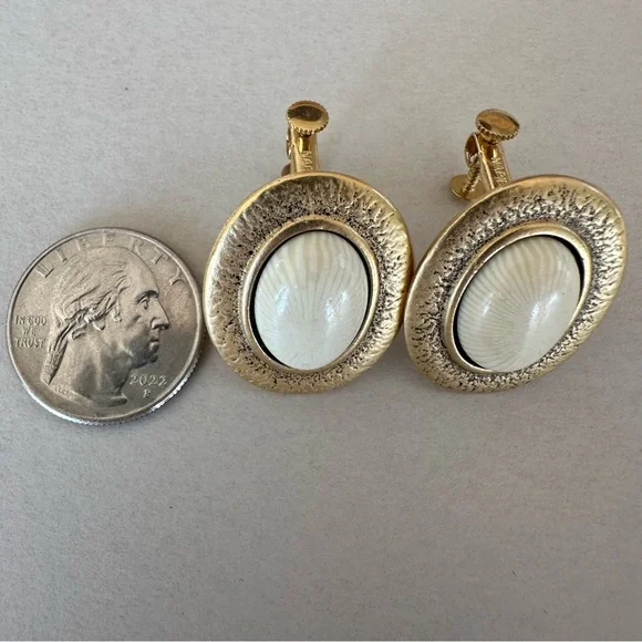 SOLD Vintage Napier Brushed Gold Tone and Ivory Oval Screw Back Clip On Earring - Picture 5 of 6